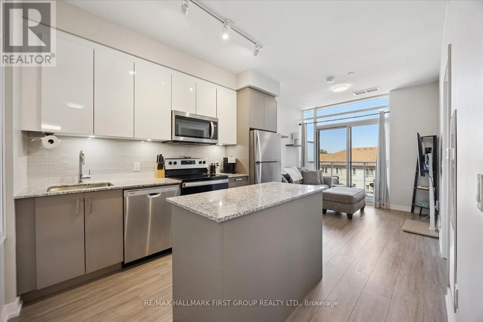 302 - 1010 DUNDAS STREET E, #302