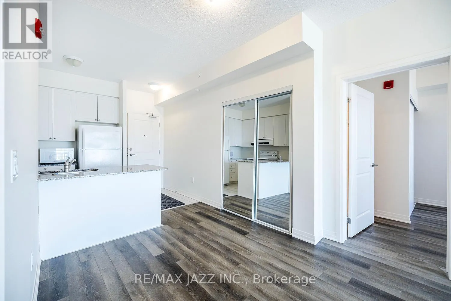 412 - 70 SHIPWAY AVENUE, #412