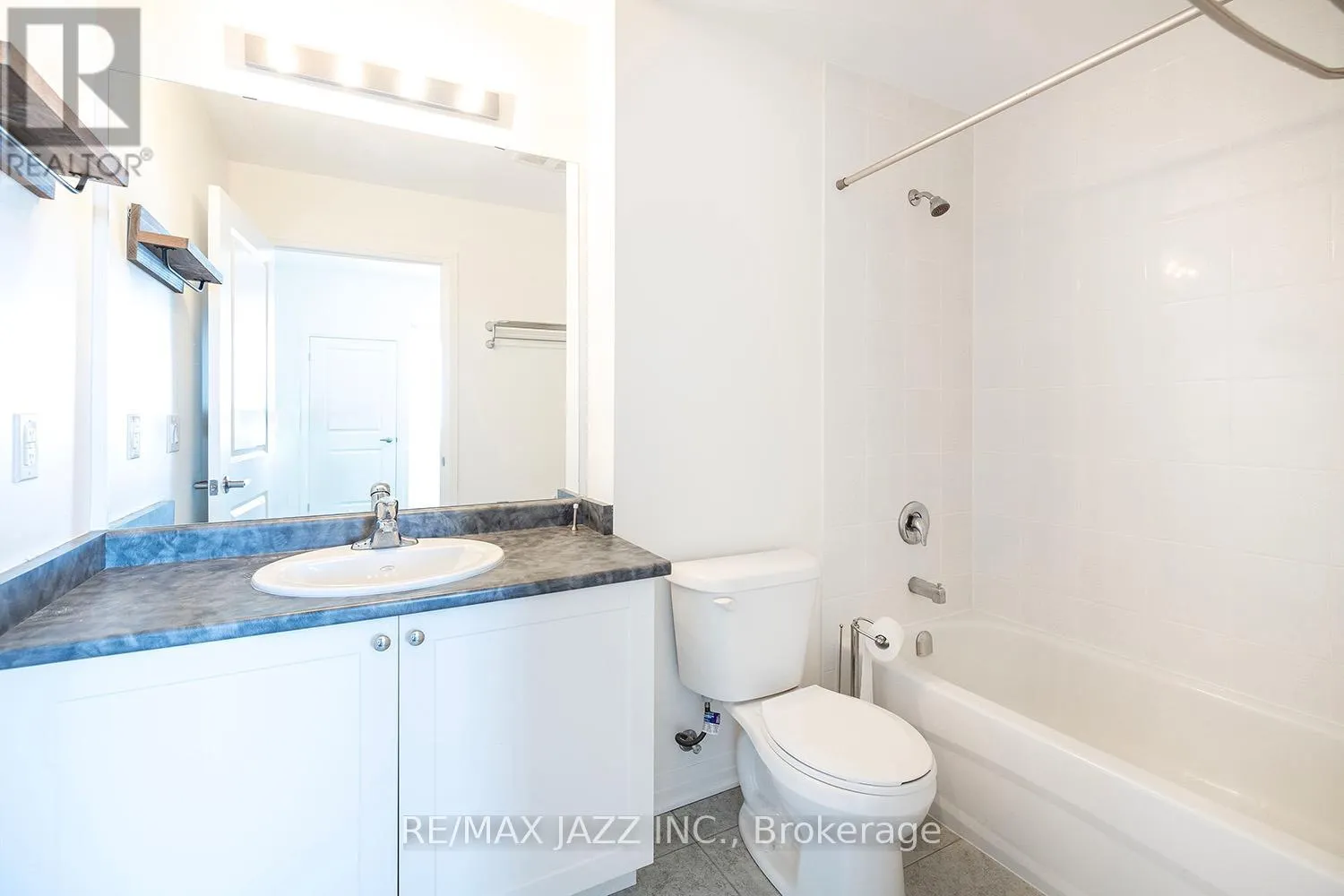 412 - 70 SHIPWAY AVENUE, #412