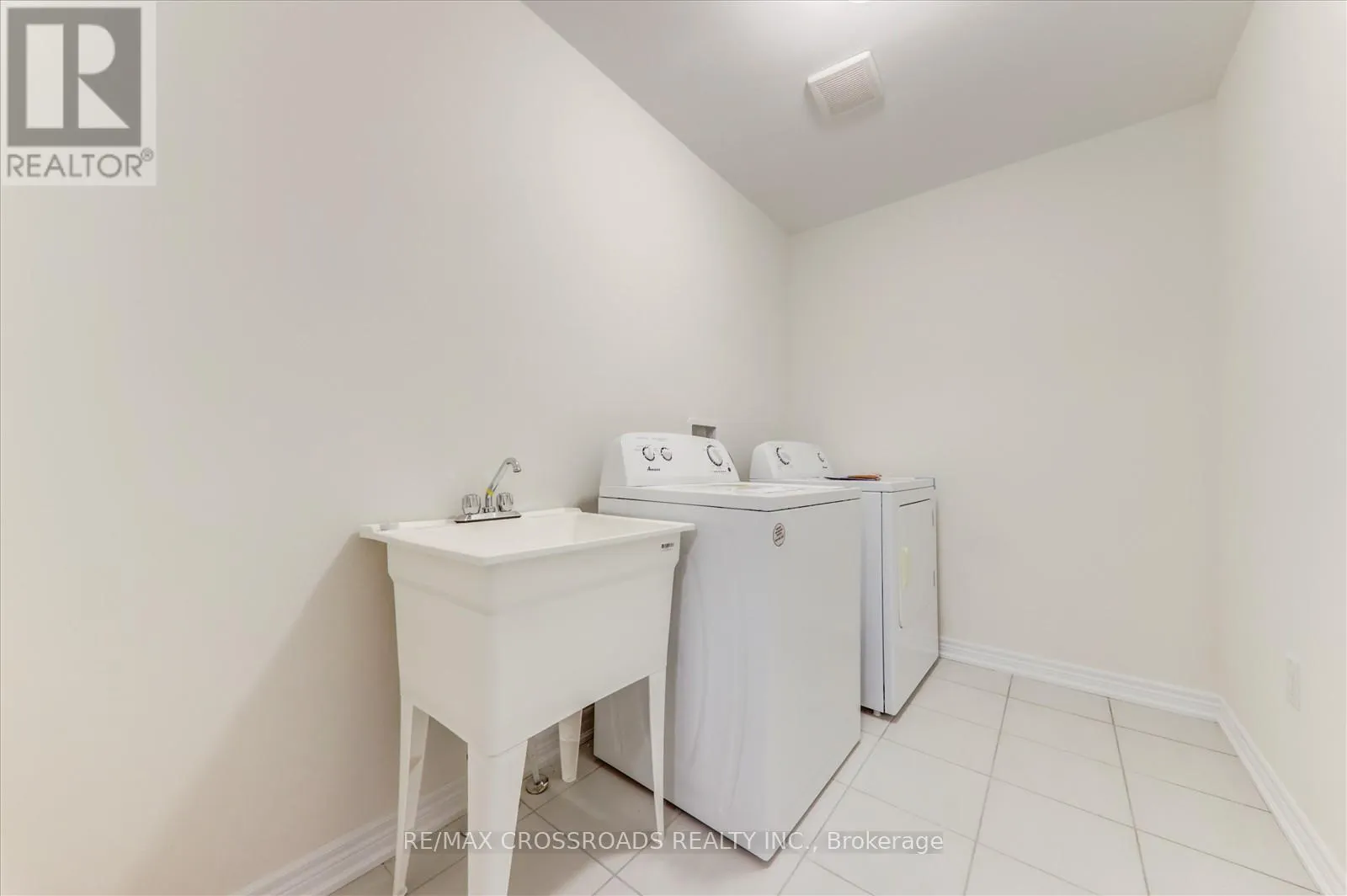 2077 HORACE DUNCAN CRESCENT