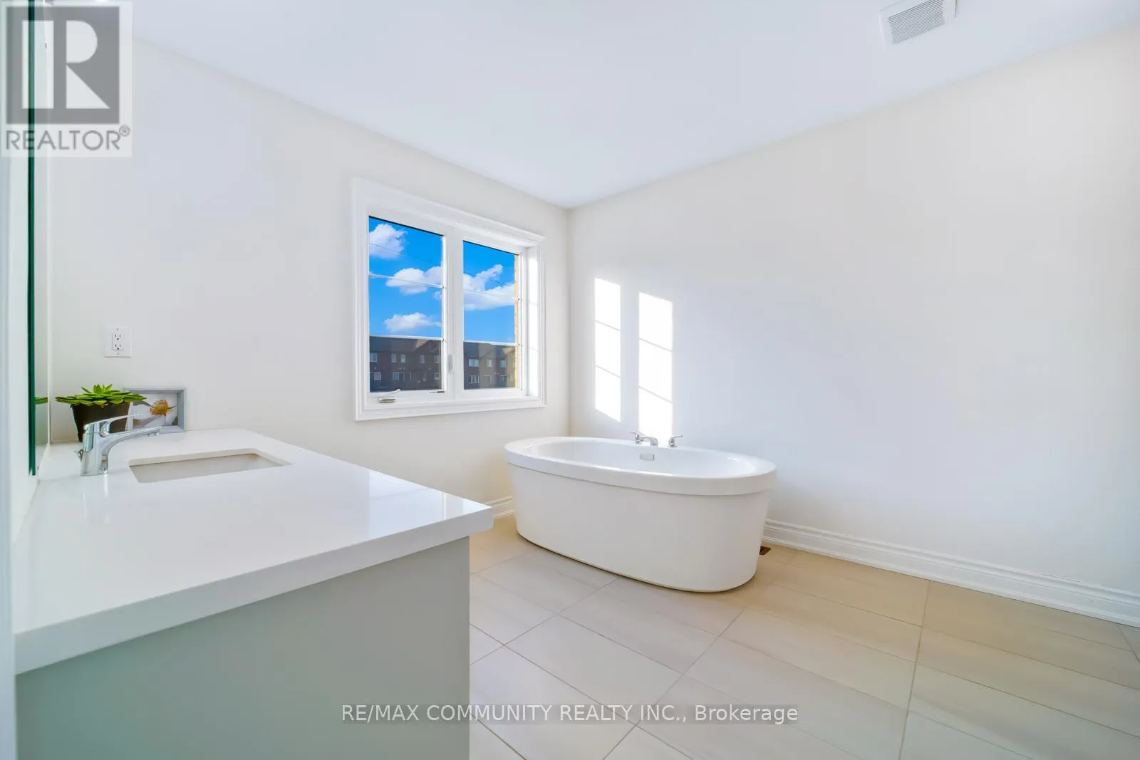 1024 SKYRIDGE BOULEVARD N