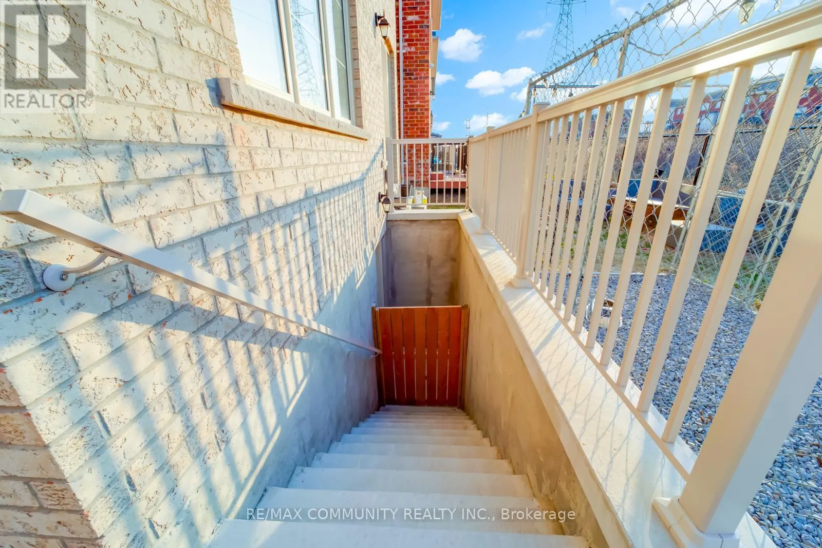 1024 SKYRIDGE BOULEVARD N