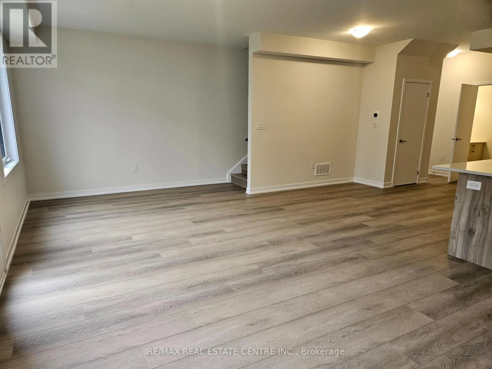 UPPER - 22 ZIIBI WAY