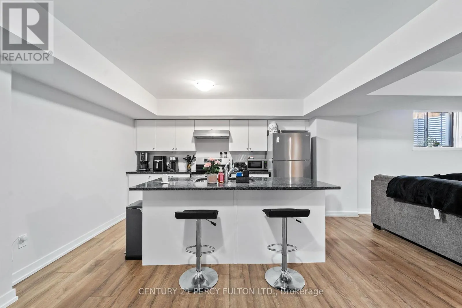 37 - 400 FINCH AVENUE