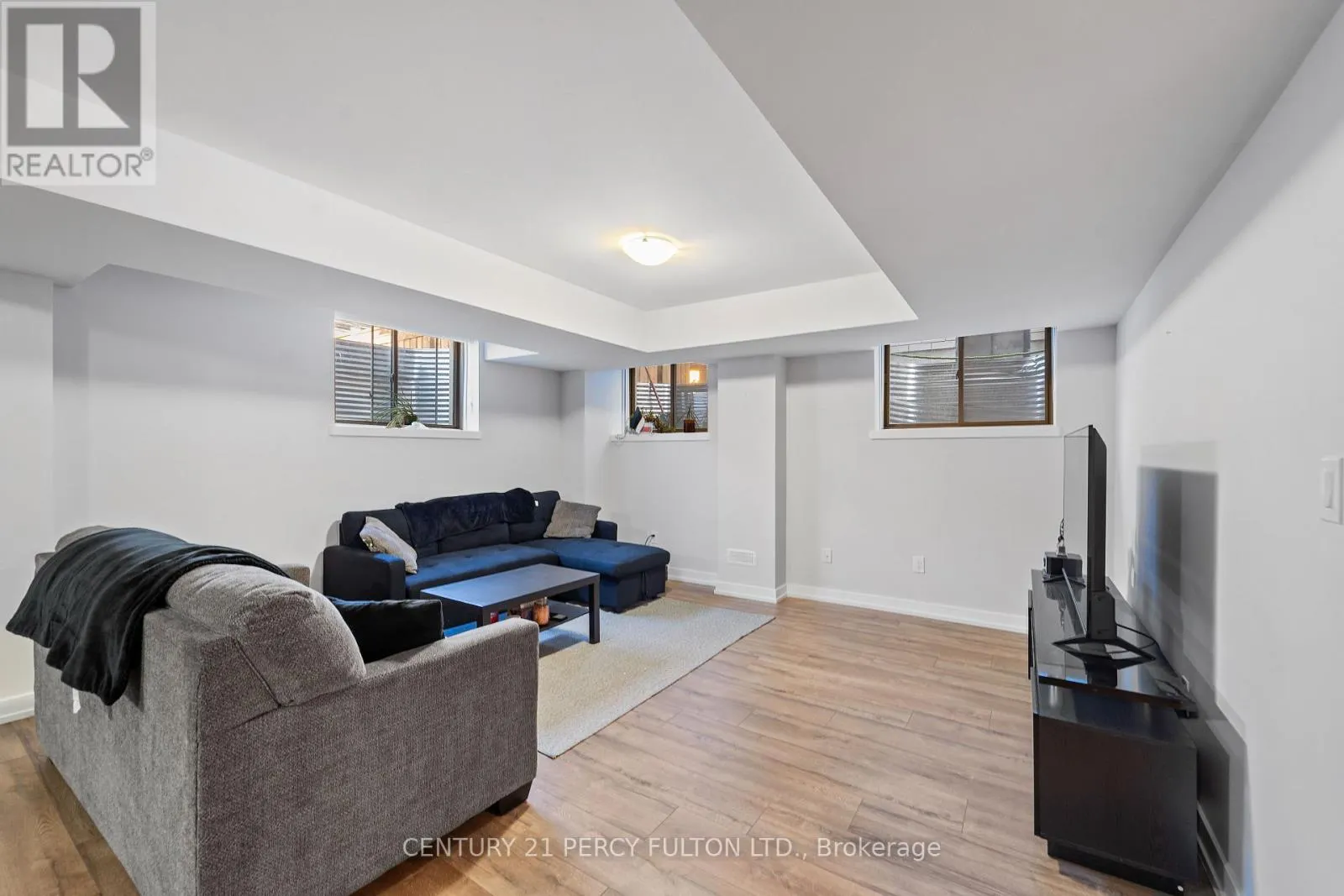 37 - 400 FINCH AVENUE