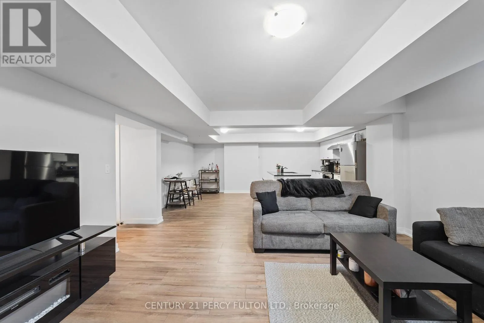 37 - 400 FINCH AVENUE