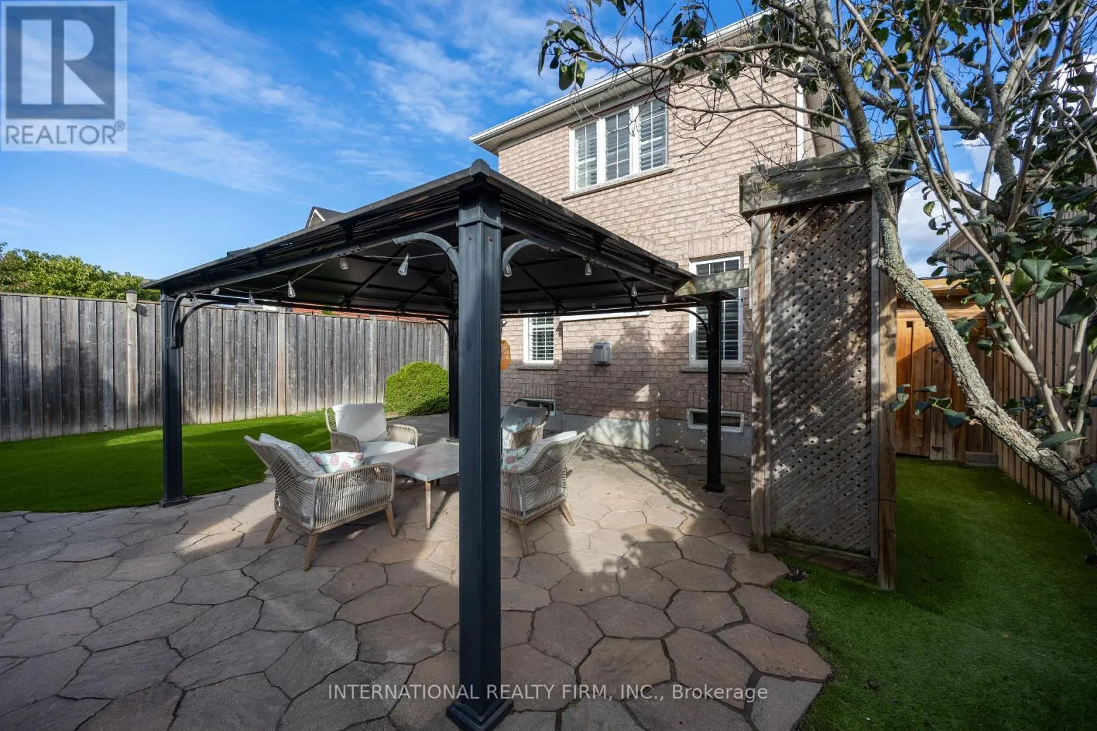 1616 GLENBOURNE DRIVE