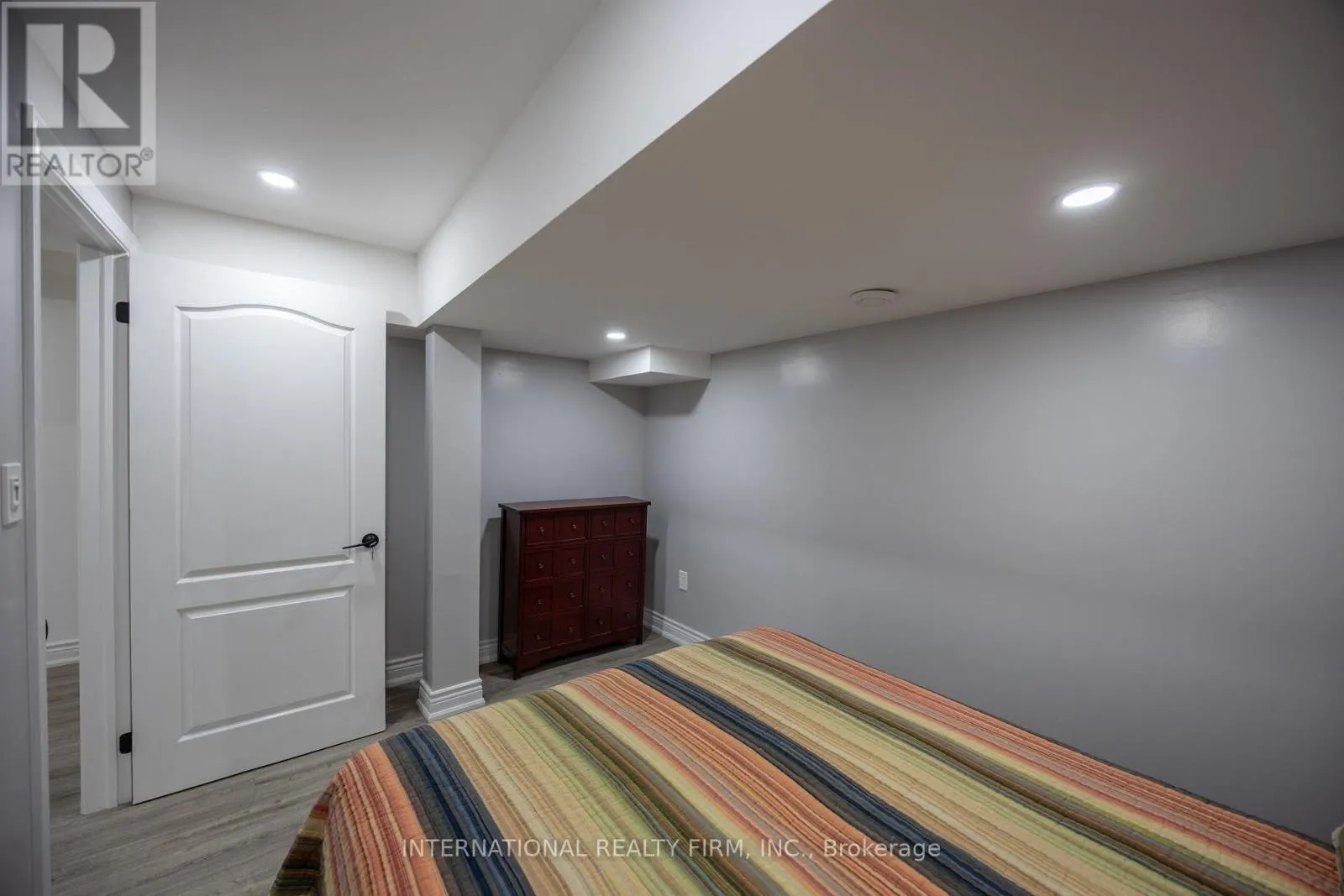 1616 GLENBOURNE DRIVE