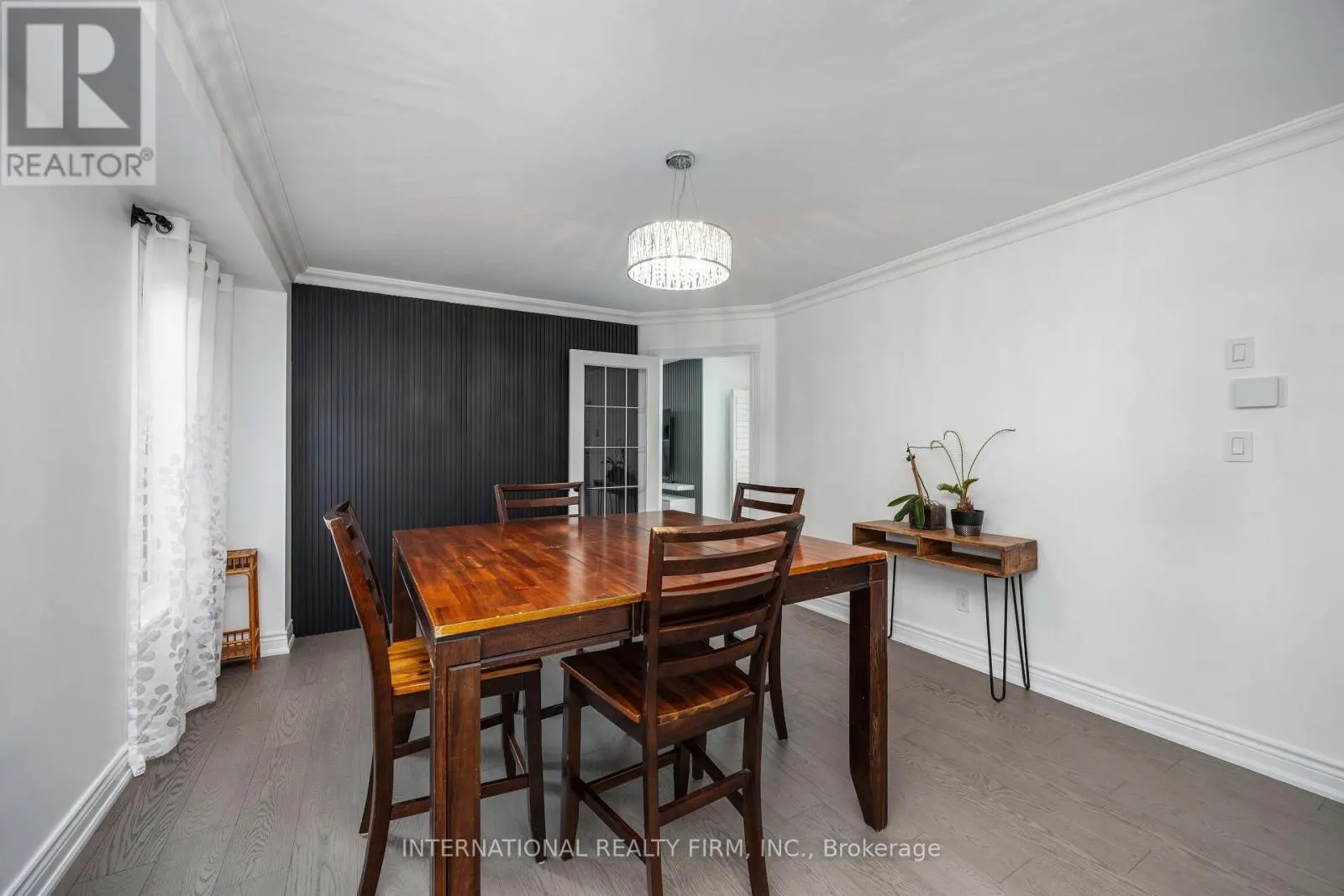 1616 GLENBOURNE DRIVE