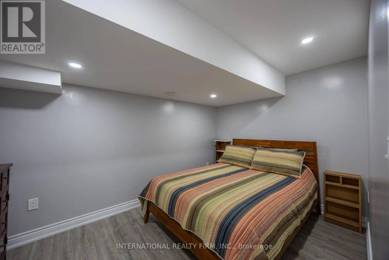 1616 GLENBOURNE DRIVE