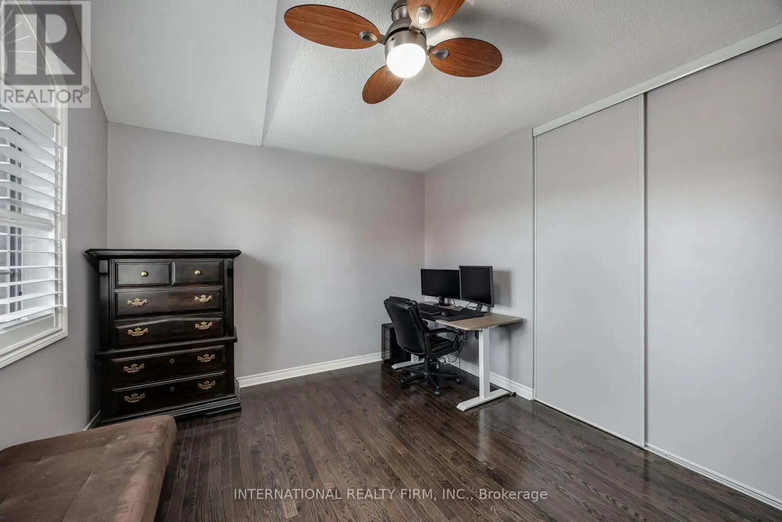 1616 GLENBOURNE DRIVE