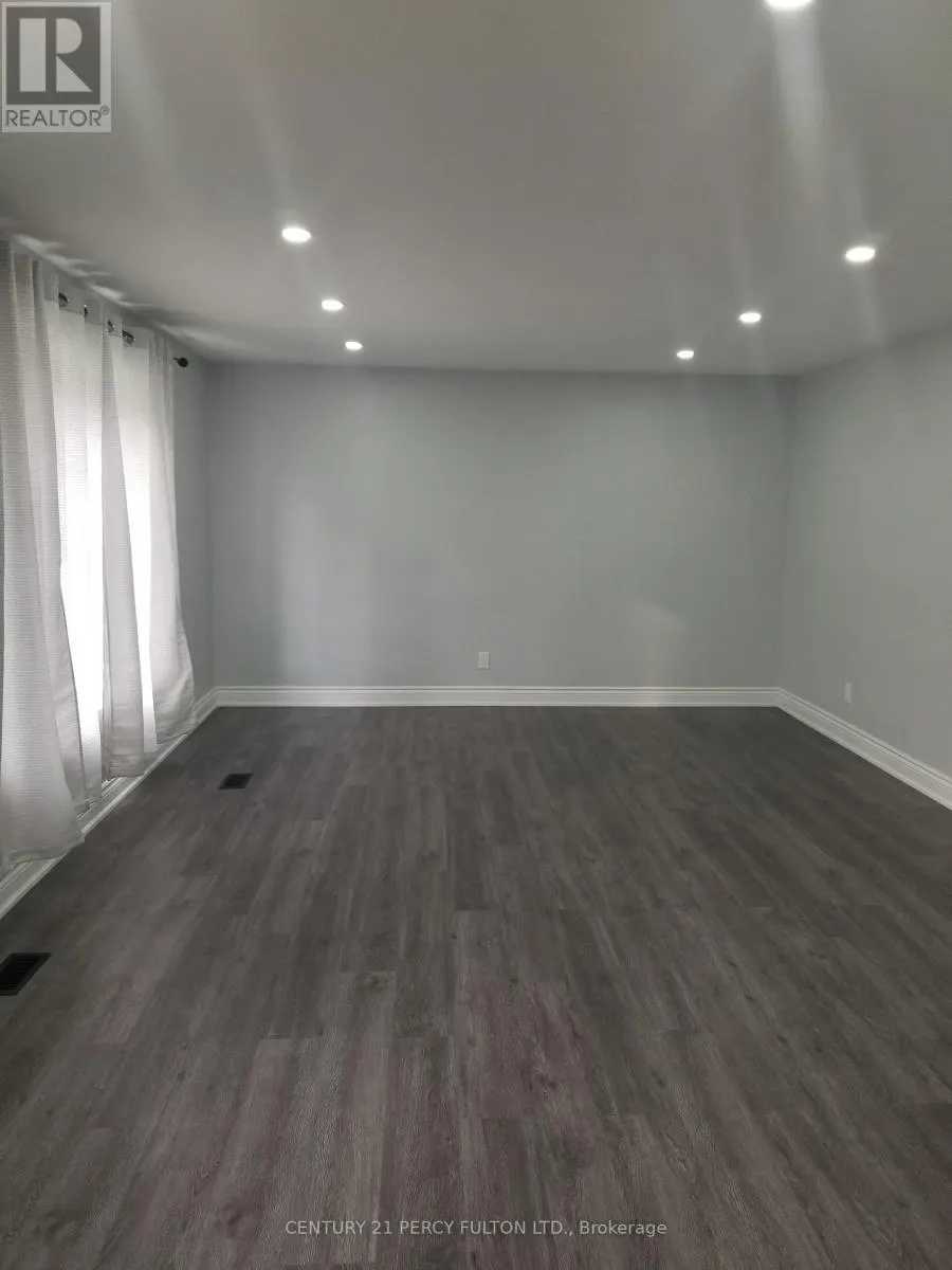 1033 CENTRE STREET N