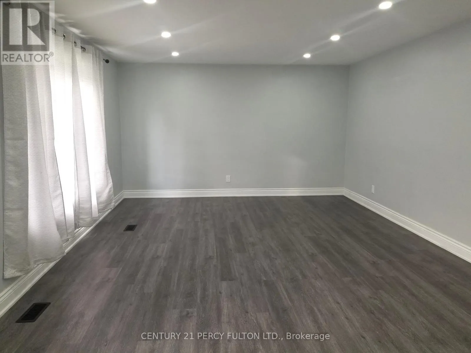 1033 CENTRE STREET N