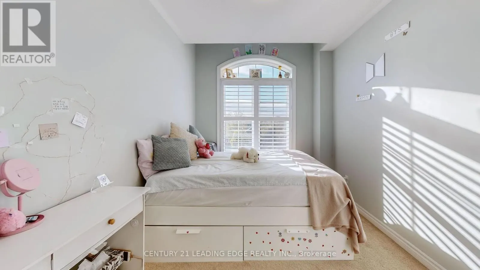 3 ROYAL COLLECTION WAY