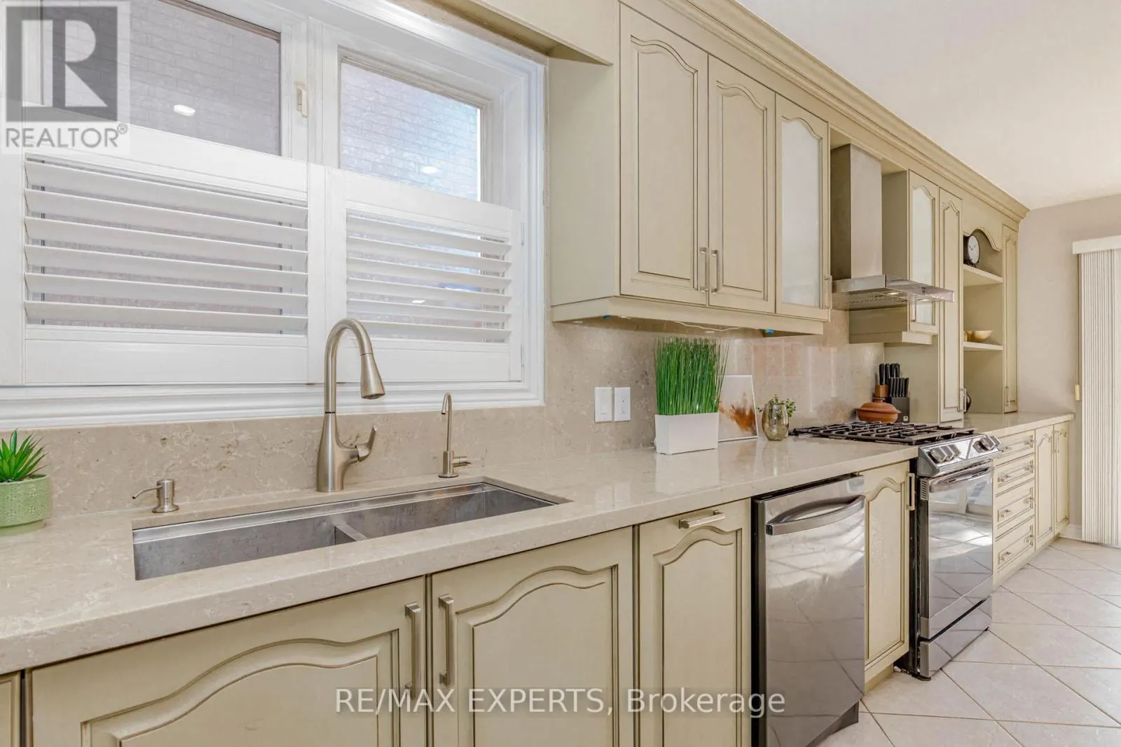 5 TEMPLE WEST CRESCENT