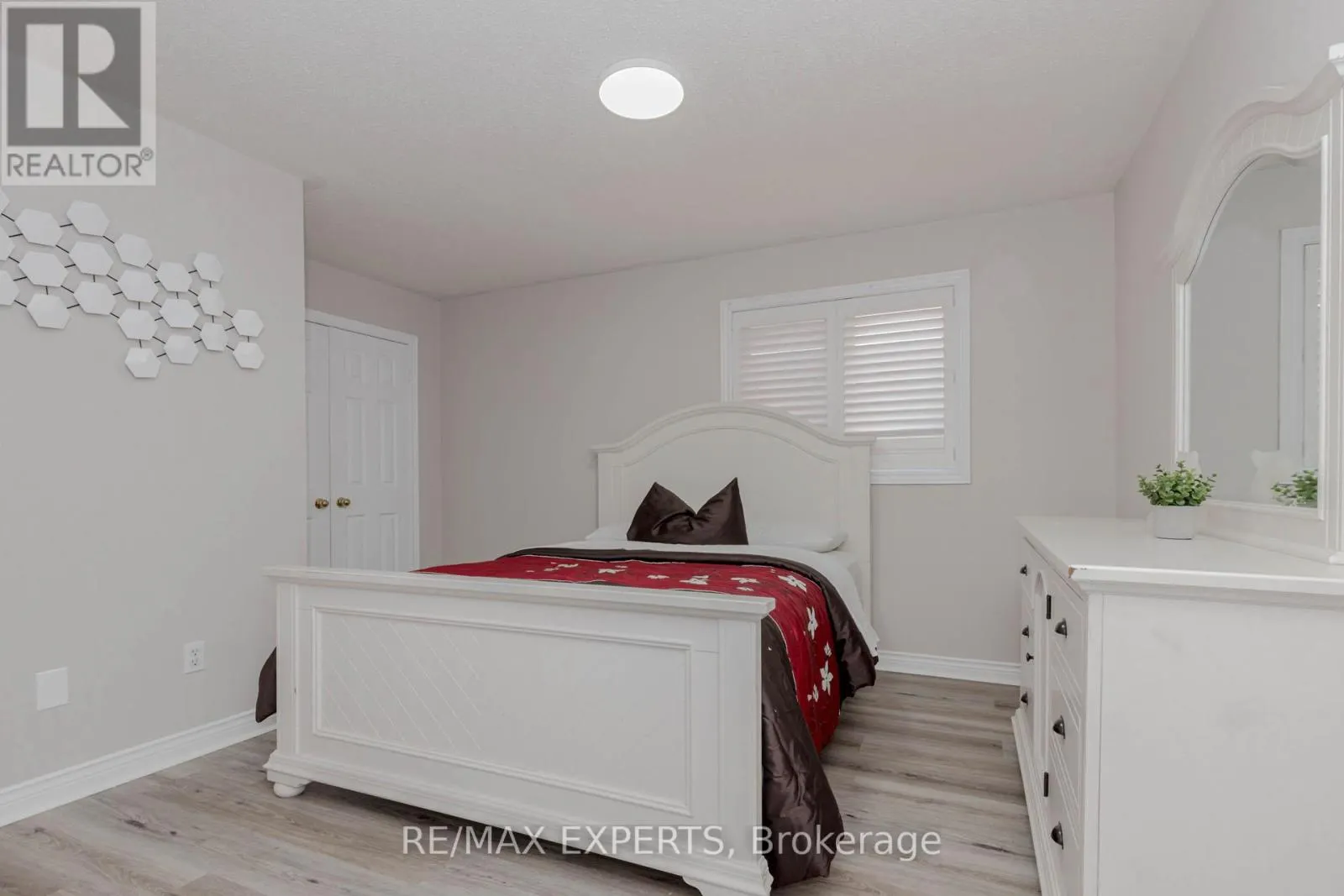 5 TEMPLE WEST CRESCENT