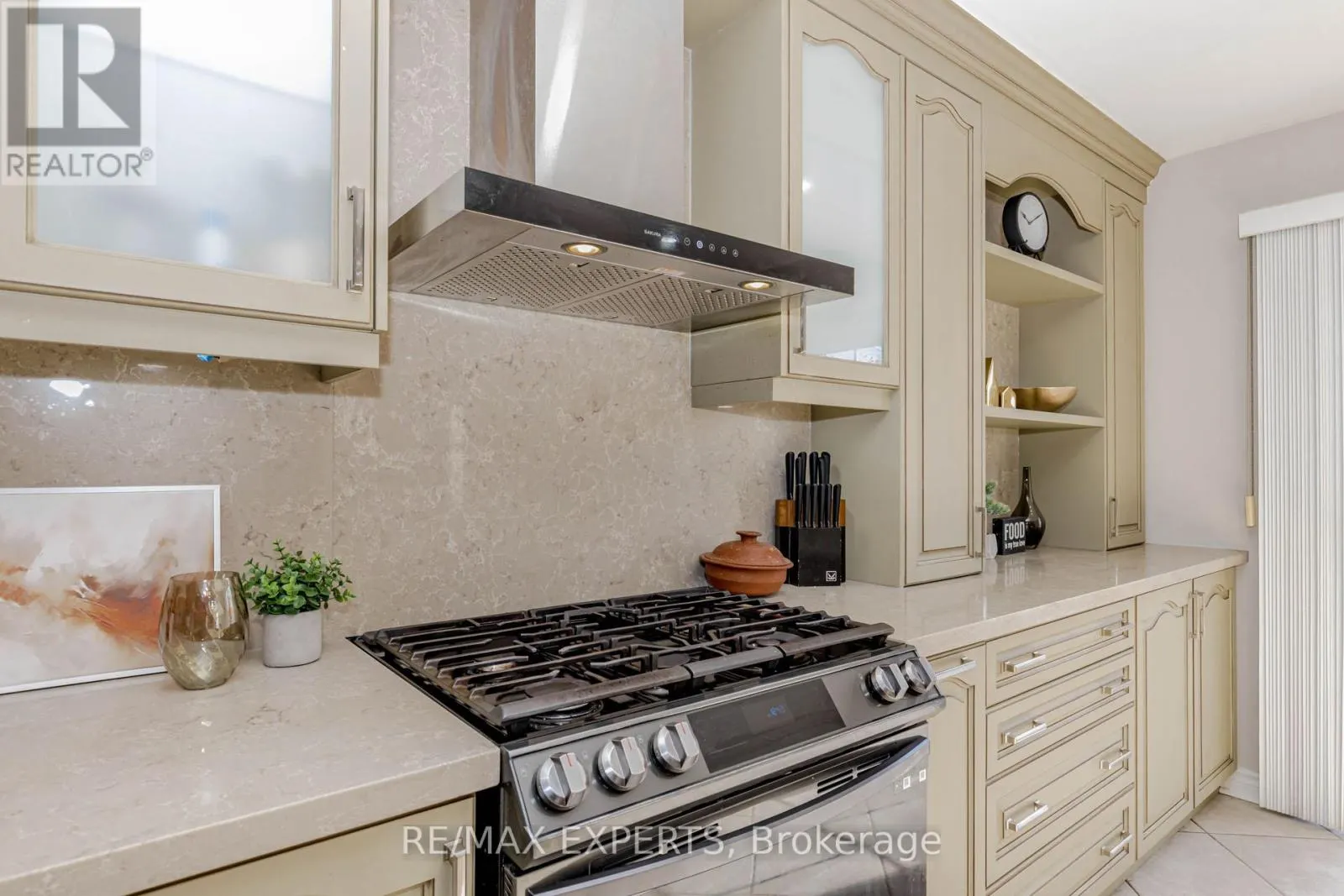 5 TEMPLE WEST CRESCENT