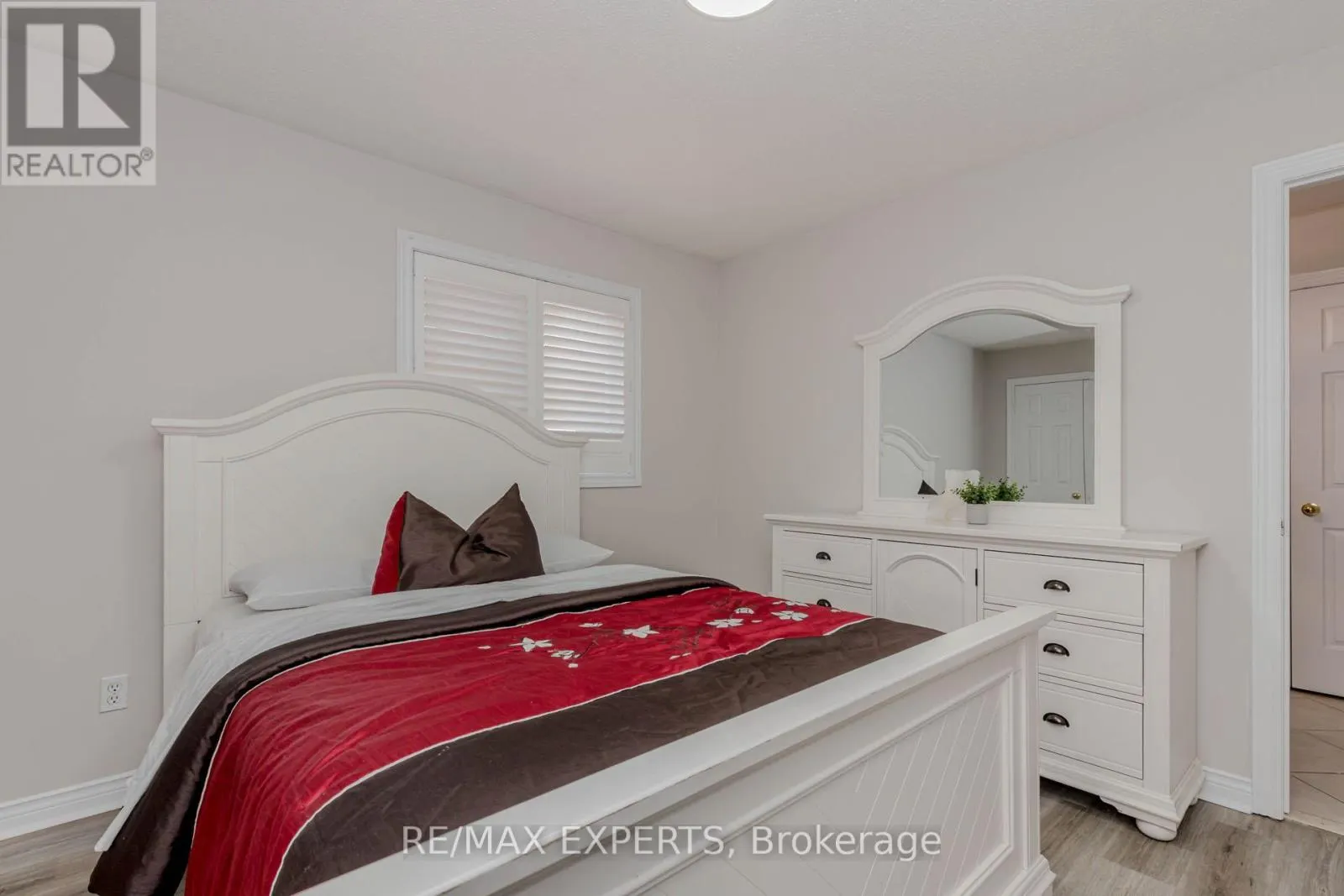 5 TEMPLE WEST CRESCENT