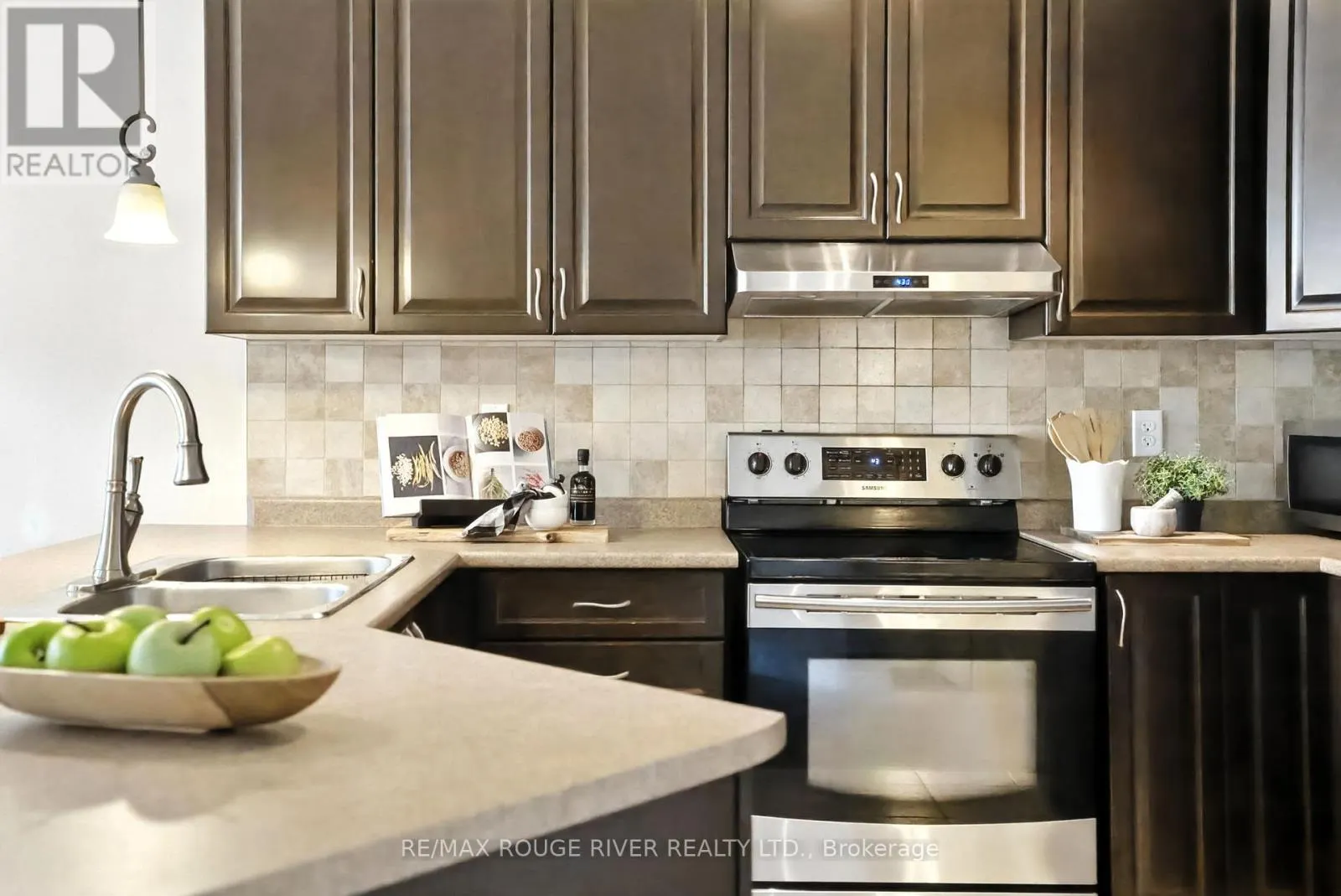 47 JAMES GOVAN DRIVE