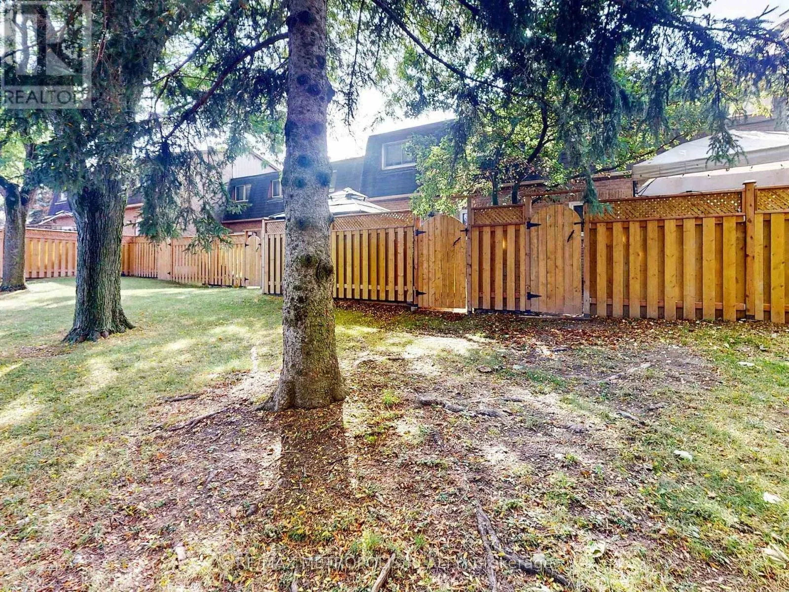 4040 - 44 WILLOWS LANE