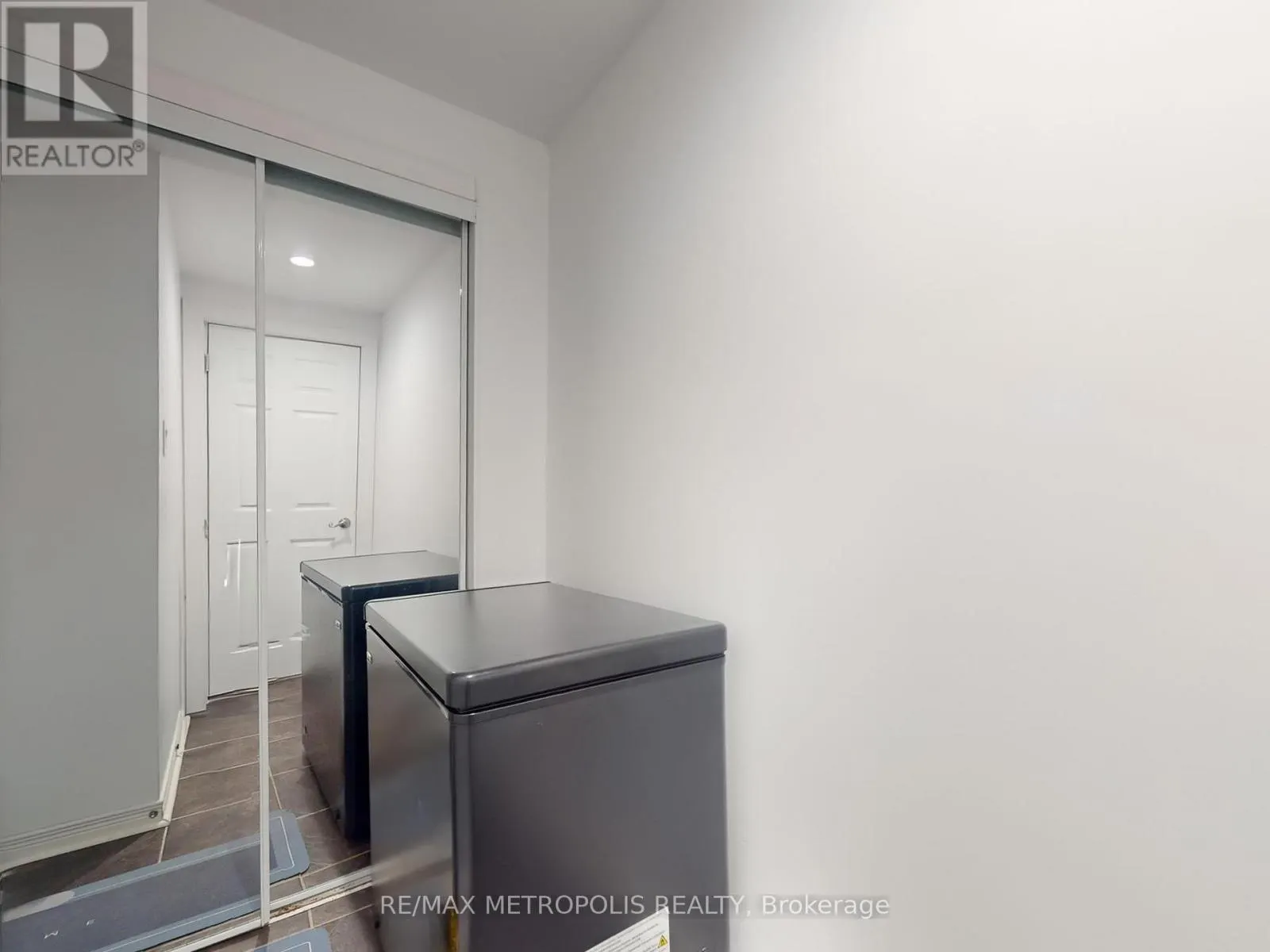 4040 - 44 WILLOWS LANE