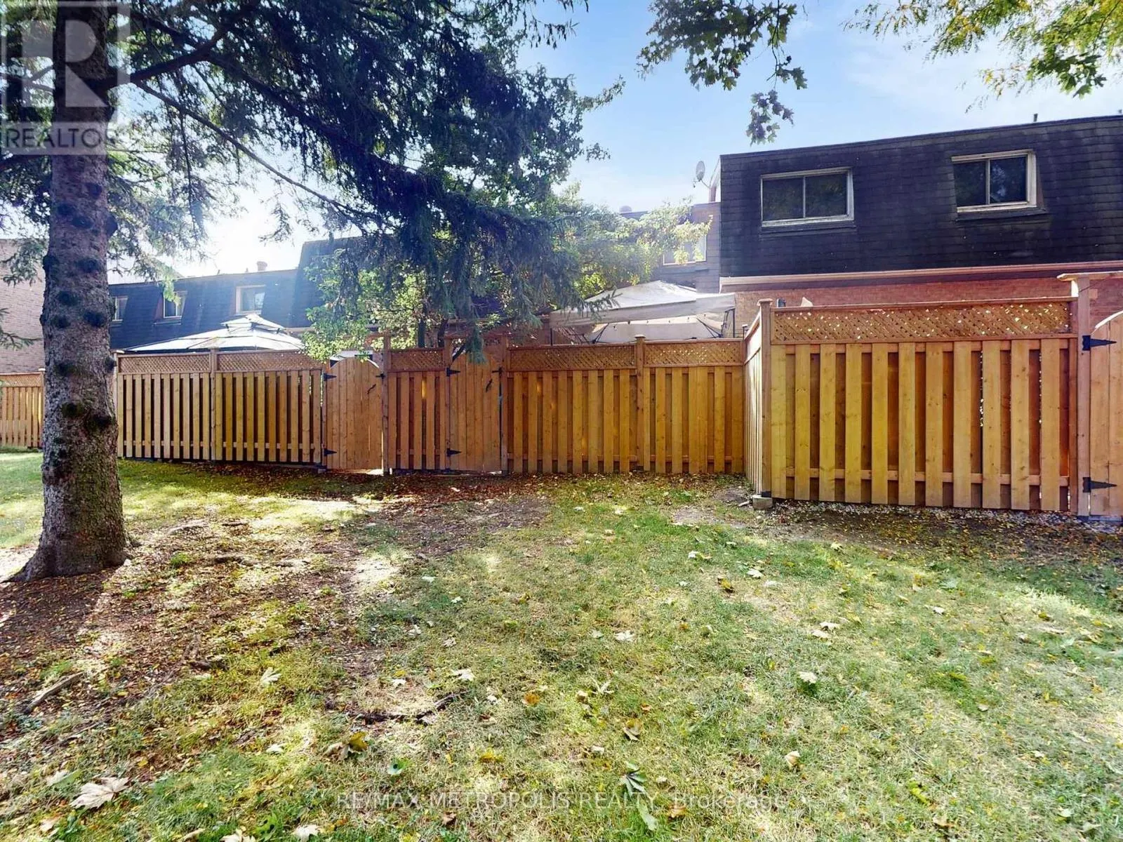 4040 - 44 WILLOWS LANE