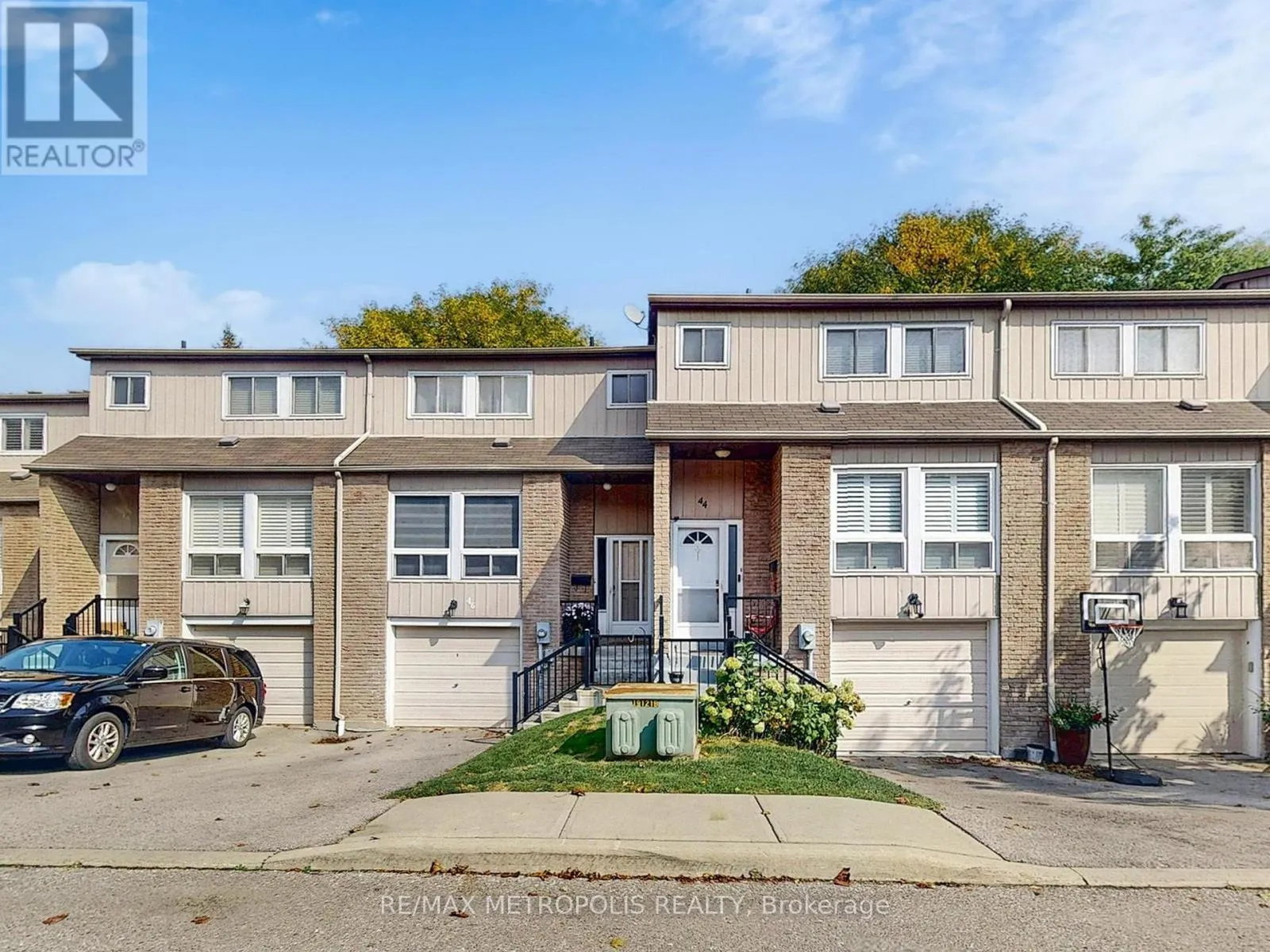 4040 - 44 WILLOWS LANE