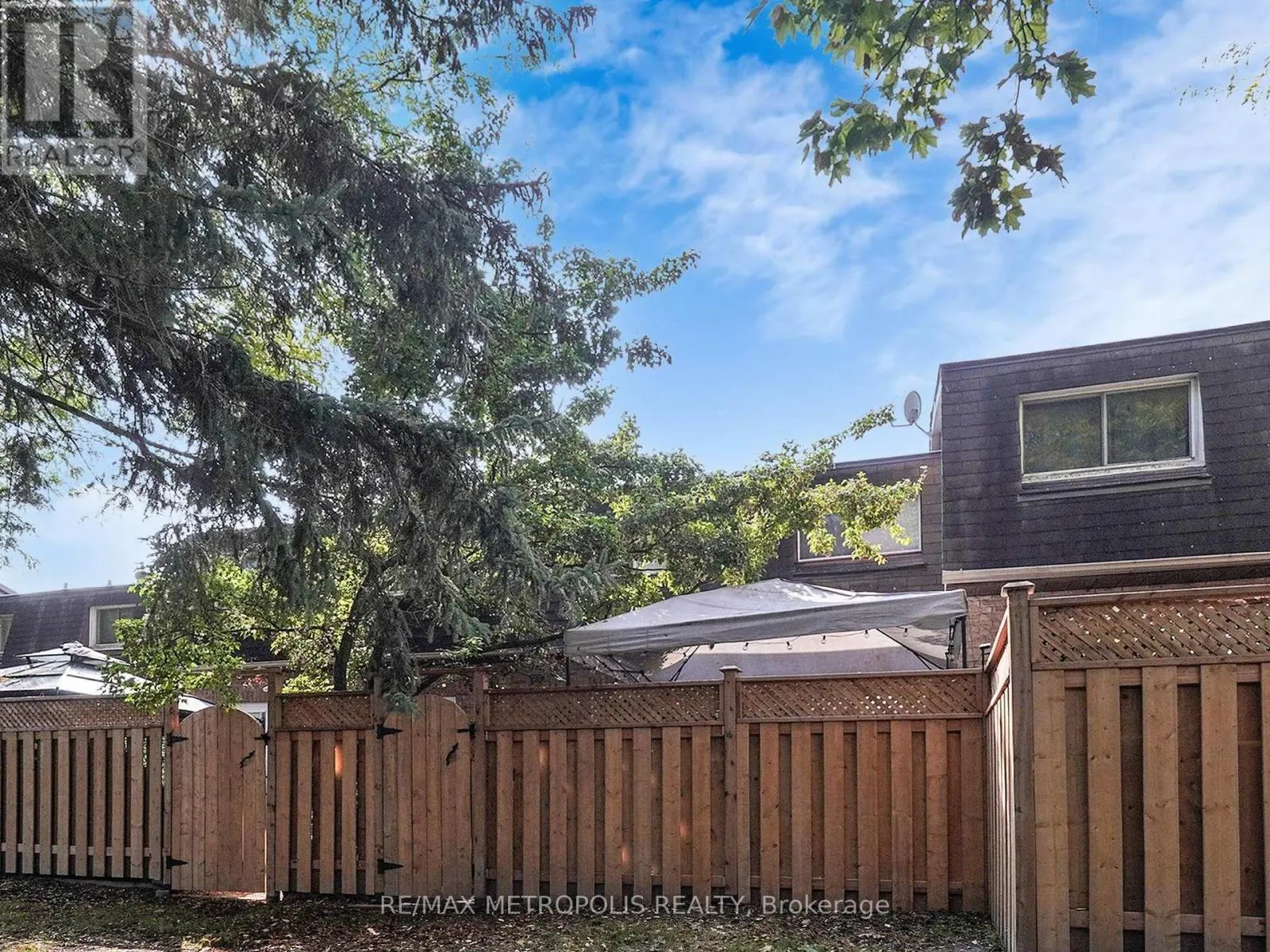 4040 - 44 WILLOWS LANE