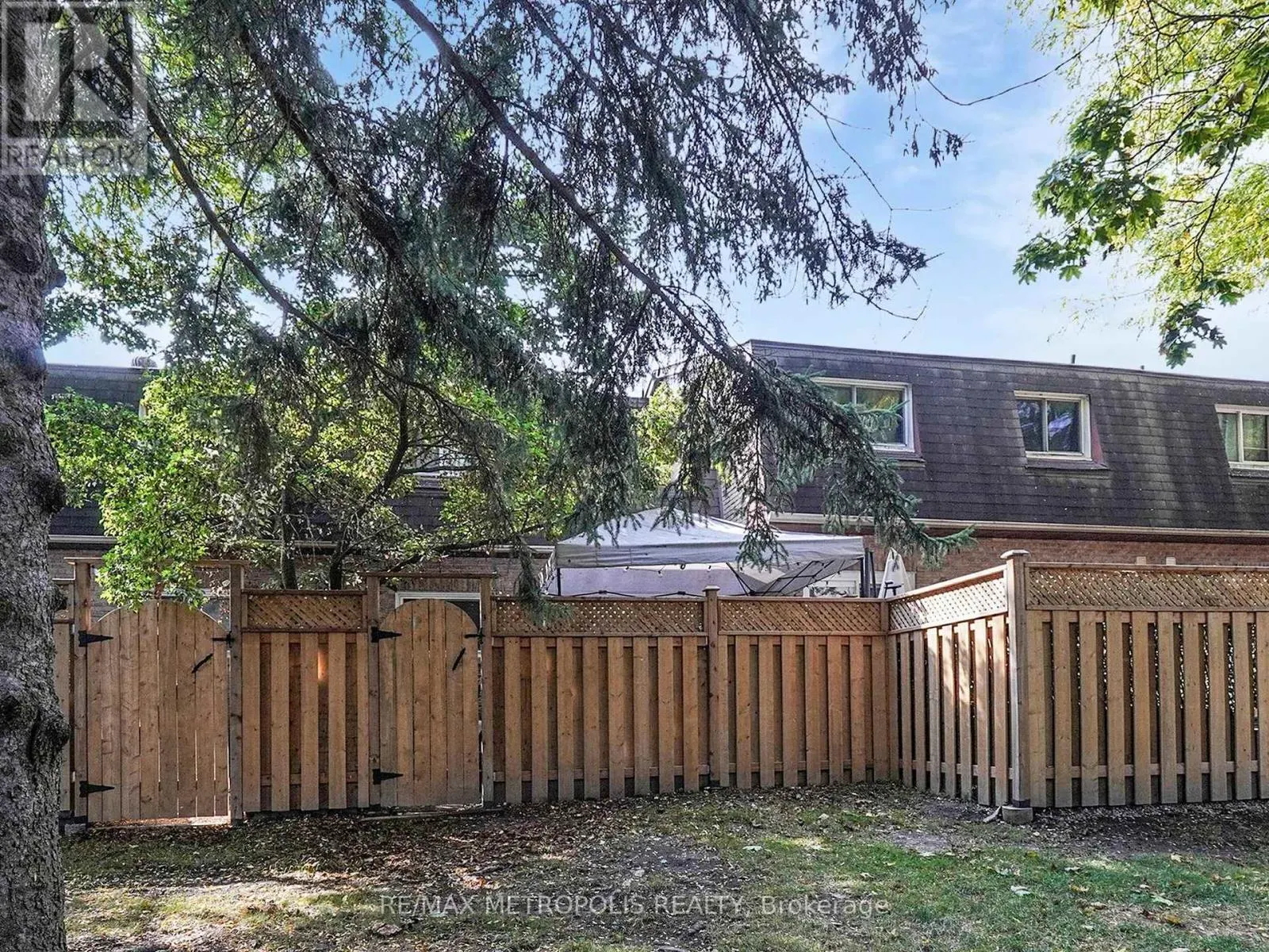 4040 - 44 WILLOWS LANE