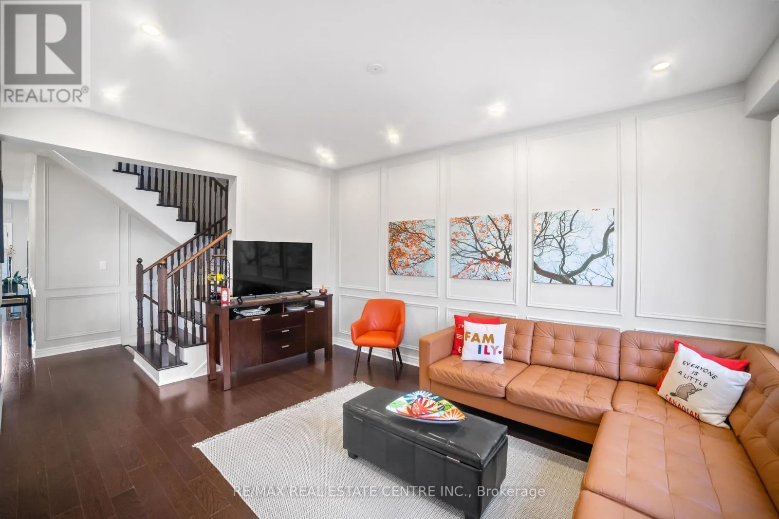 1106 CACTUS CRESCENT