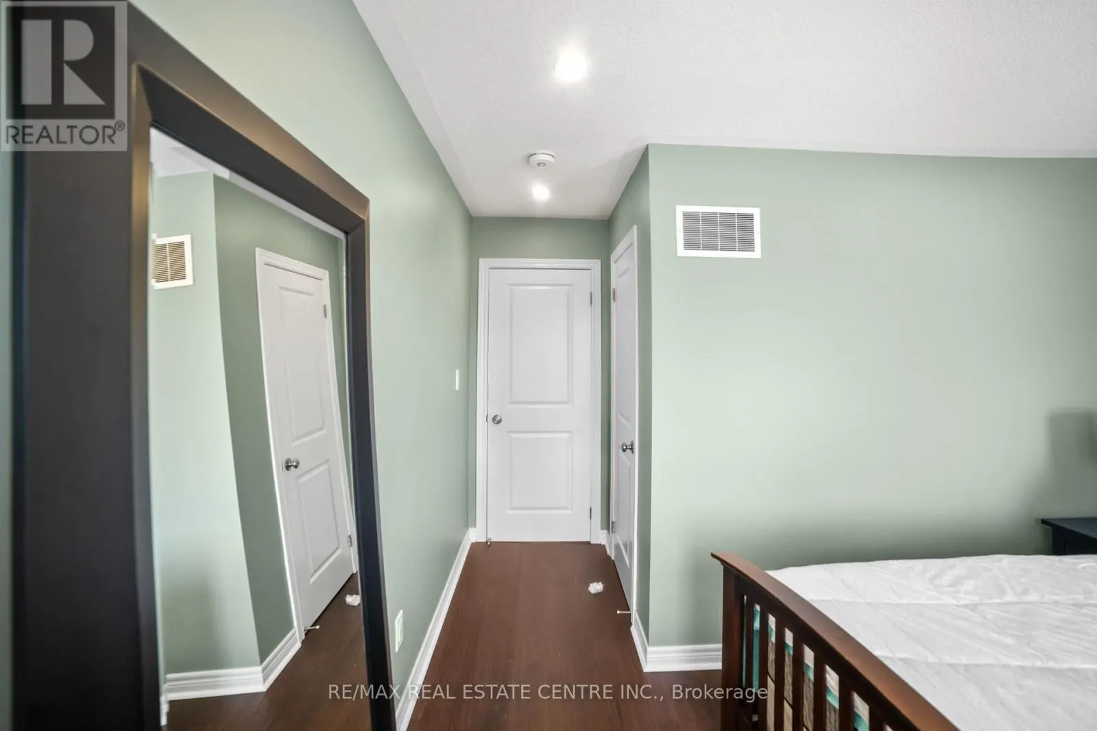 1106 CACTUS CRESCENT