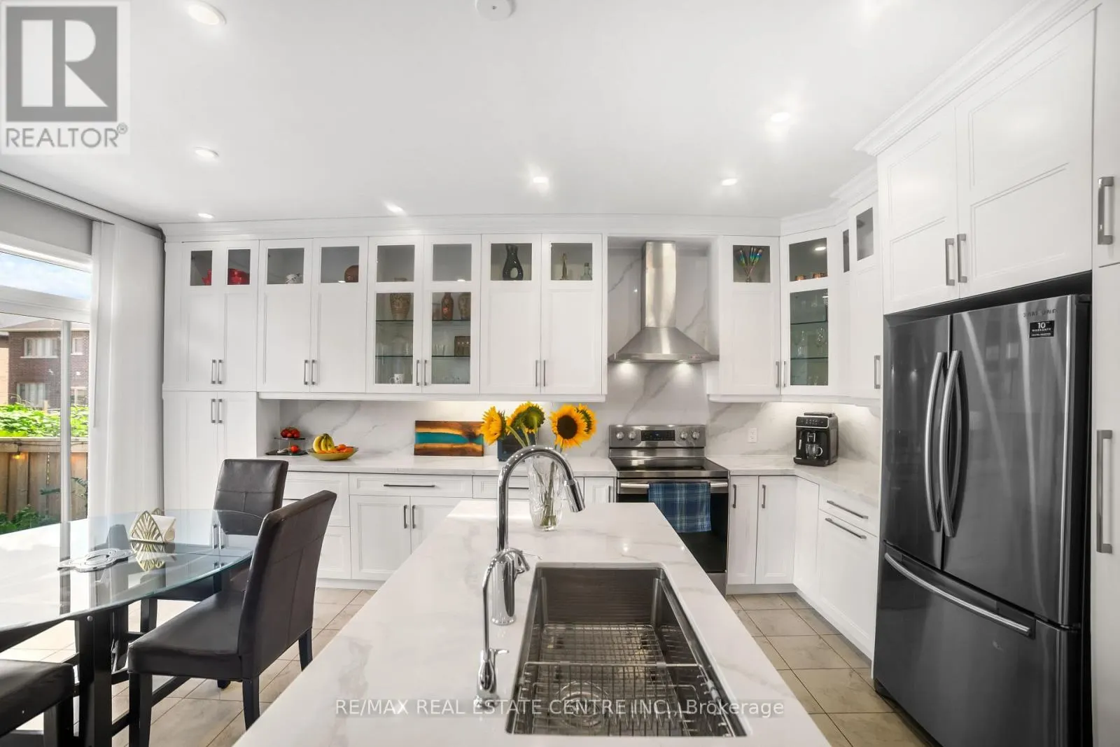 1106 CACTUS CRESCENT