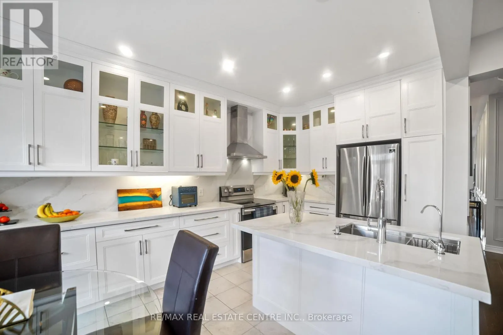 1106 CACTUS CRESCENT