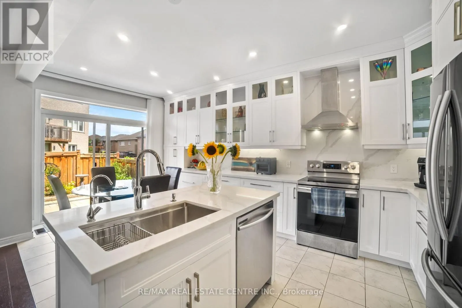 1106 CACTUS CRESCENT