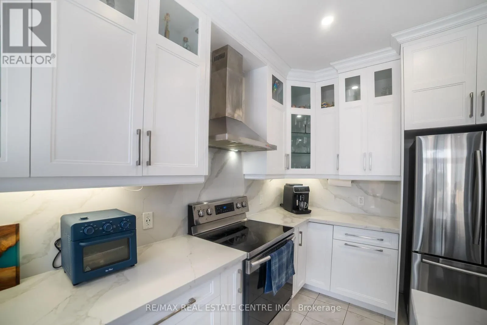 1106 CACTUS CRESCENT