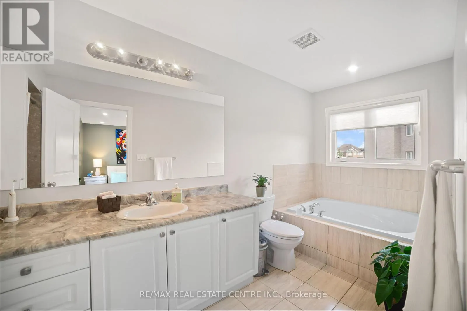 1106 CACTUS CRESCENT