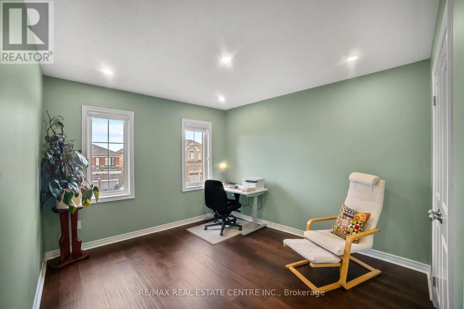 1106 CACTUS CRESCENT