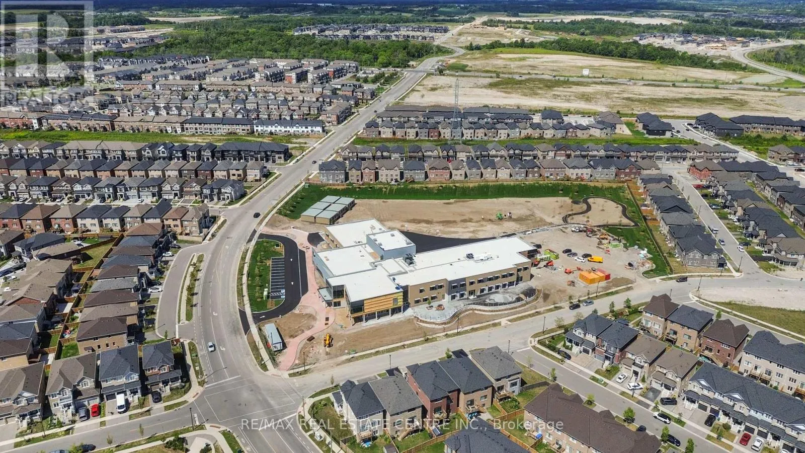 1106 CACTUS CRESCENT