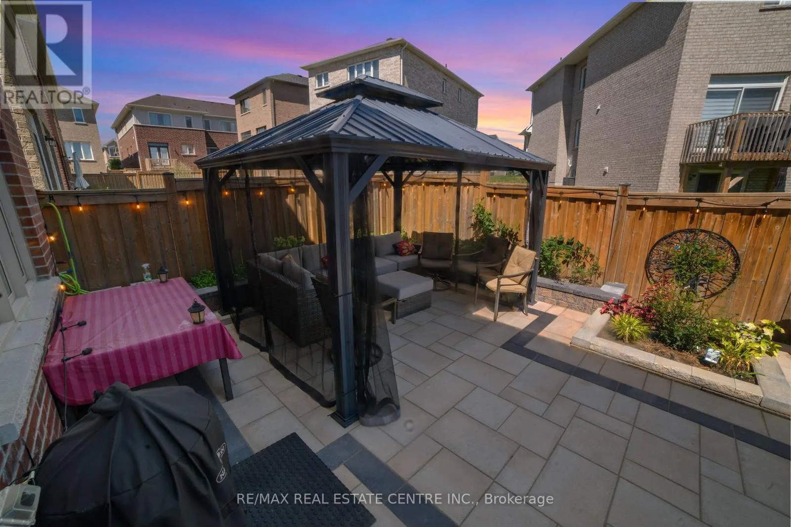 1106 CACTUS CRESCENT