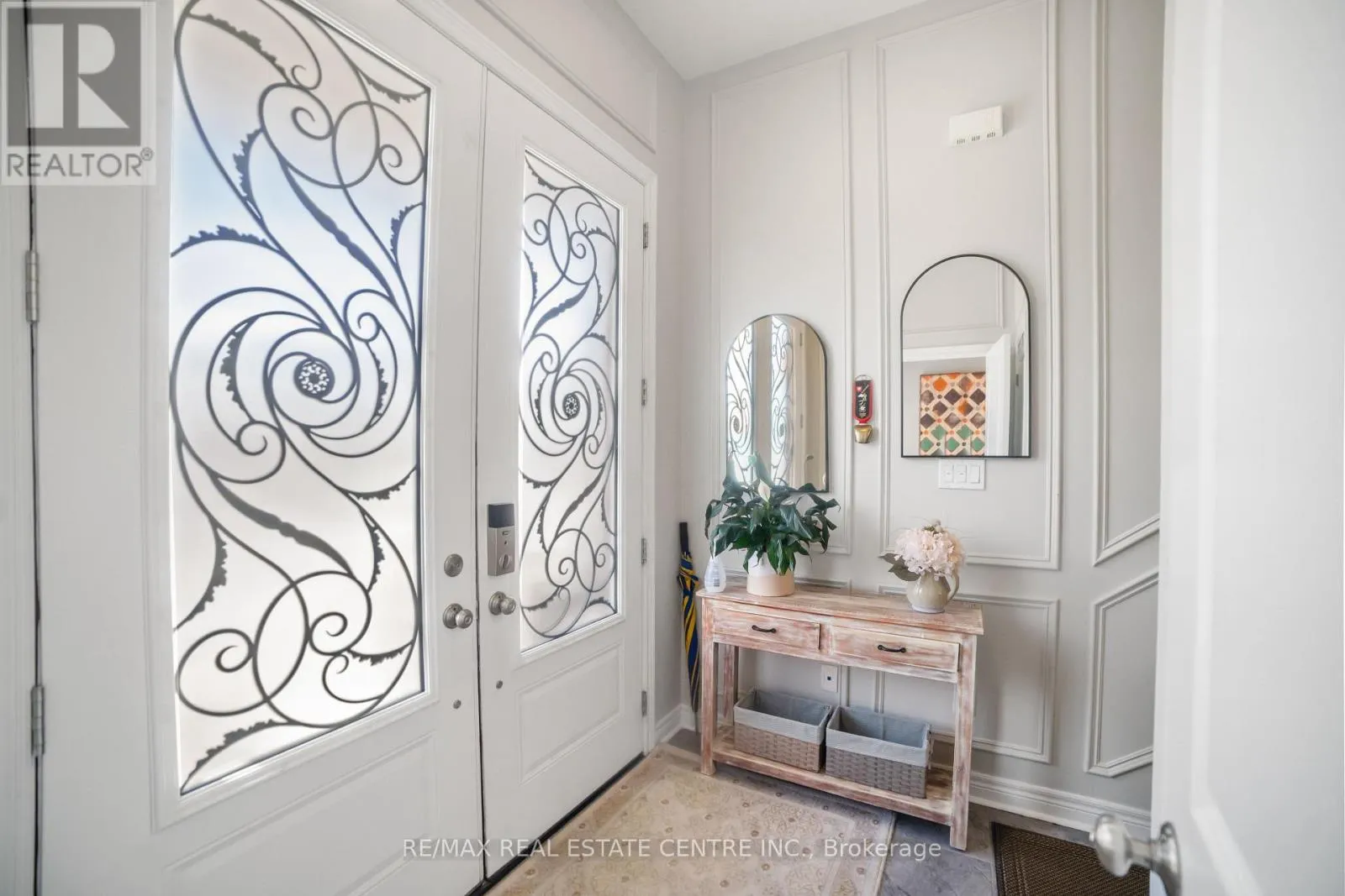 1106 CACTUS CRESCENT