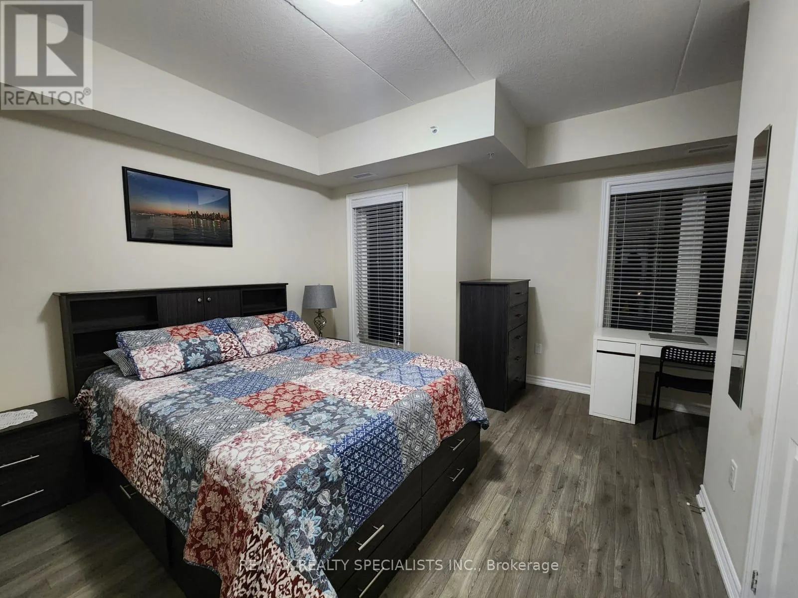 319 - 290 LIBERTY STREET N