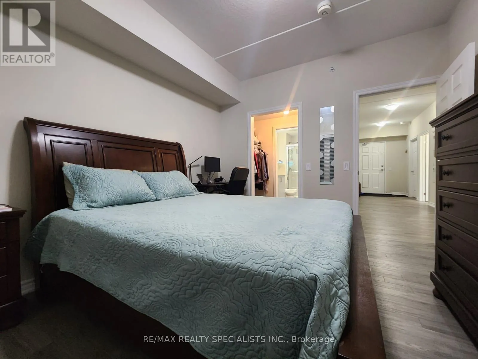 319 - 290 LIBERTY STREET N