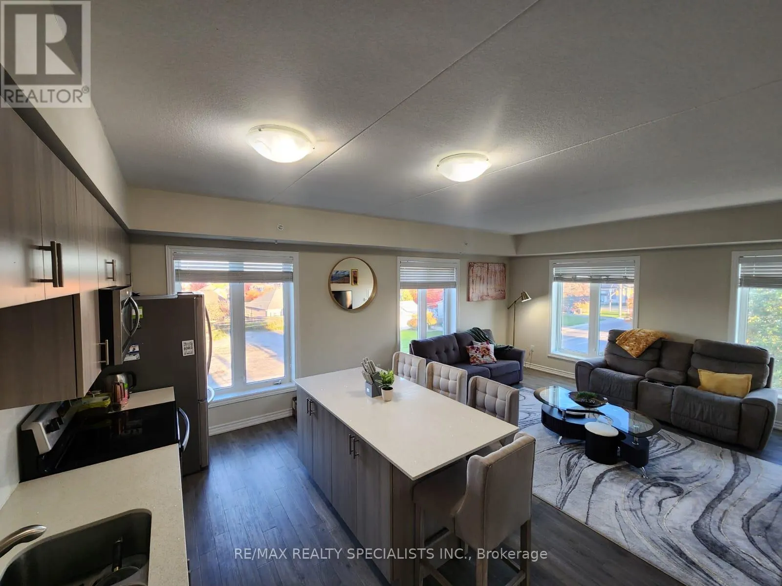 319 - 290 LIBERTY STREET N