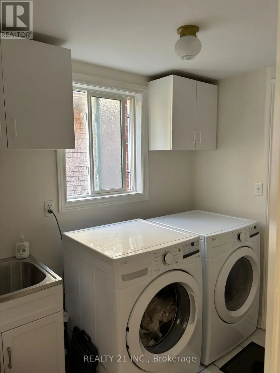 35 MARKWOOD CRESCENT W