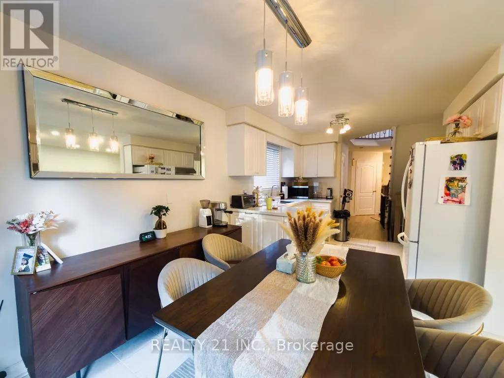 35 MARKWOOD CRESCENT W