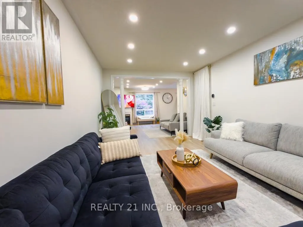 35 MARKWOOD CRESCENT W