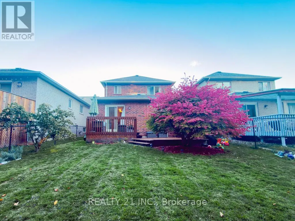 35 MARKWOOD CRESCENT W