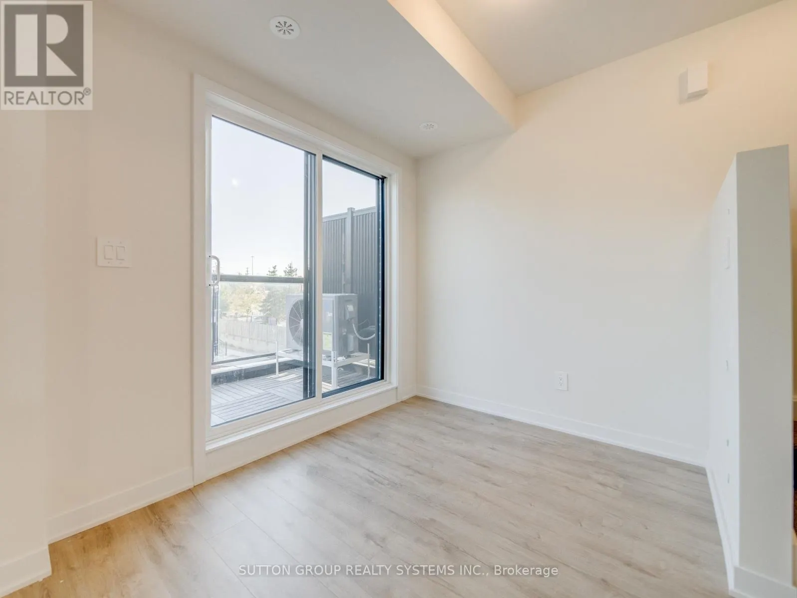 228 - 755 OMEGA DRIVE