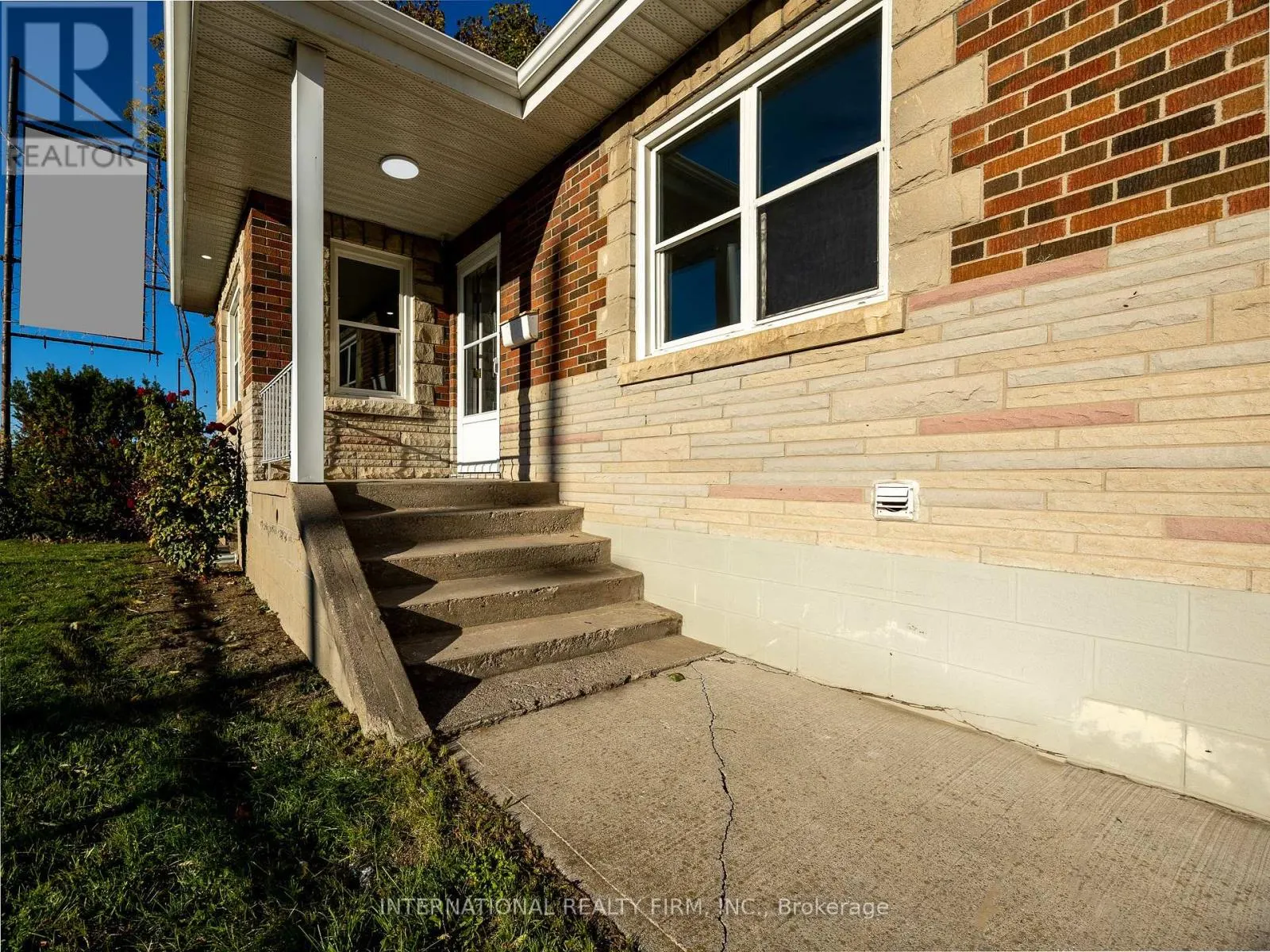 MAIN LEVEL - 345 PARK ROAD S