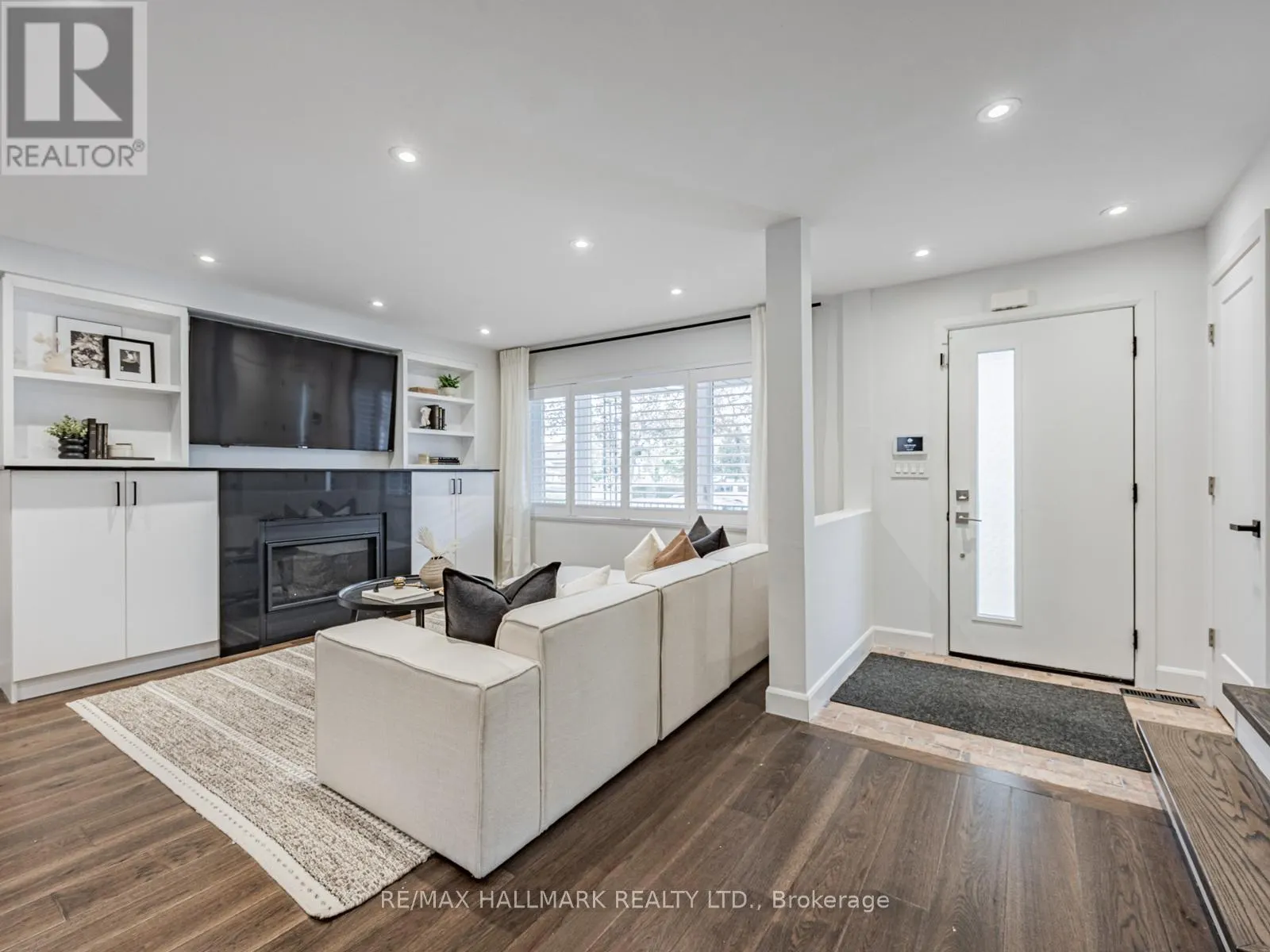 12 LEAGROVE CRESCENT